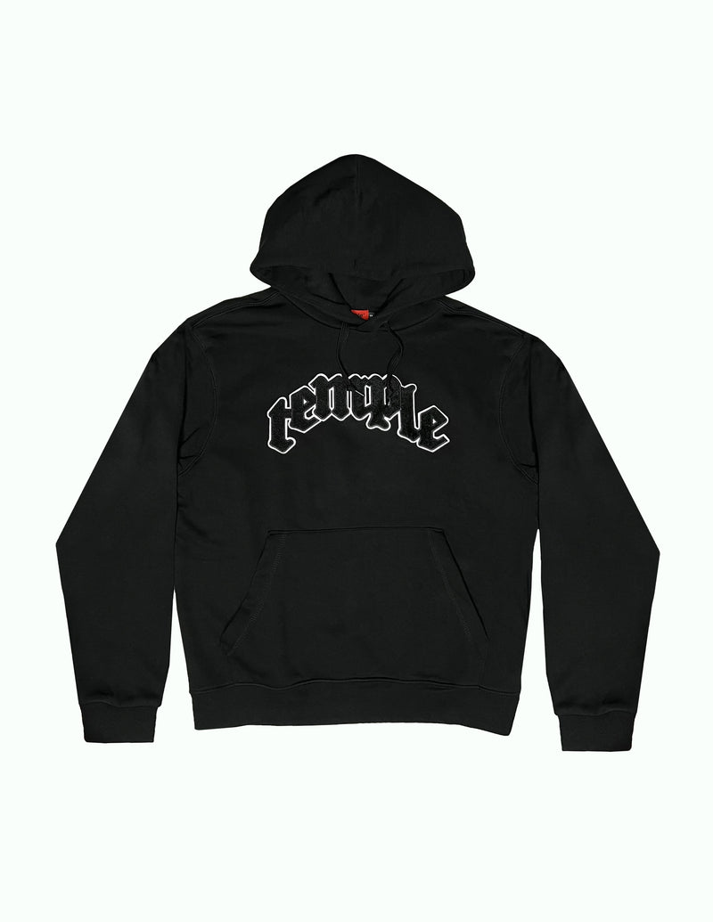 This soft and comfortable black hoodie comes with a patch on the chest made of the finest materials. The patch is attached with a heat press ánd white stitching so you can always be sure that the patch stays in place. The patch is made of a soft feeling black colored carpet/terry cloth material and a white felt substrate. The material of the hooded sweater itself is made out of soft and very comfortable and strong cotton.